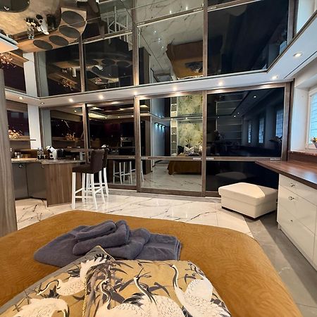 Deluxury Mirror Apartament Centrum Варшава Экстерьер фото