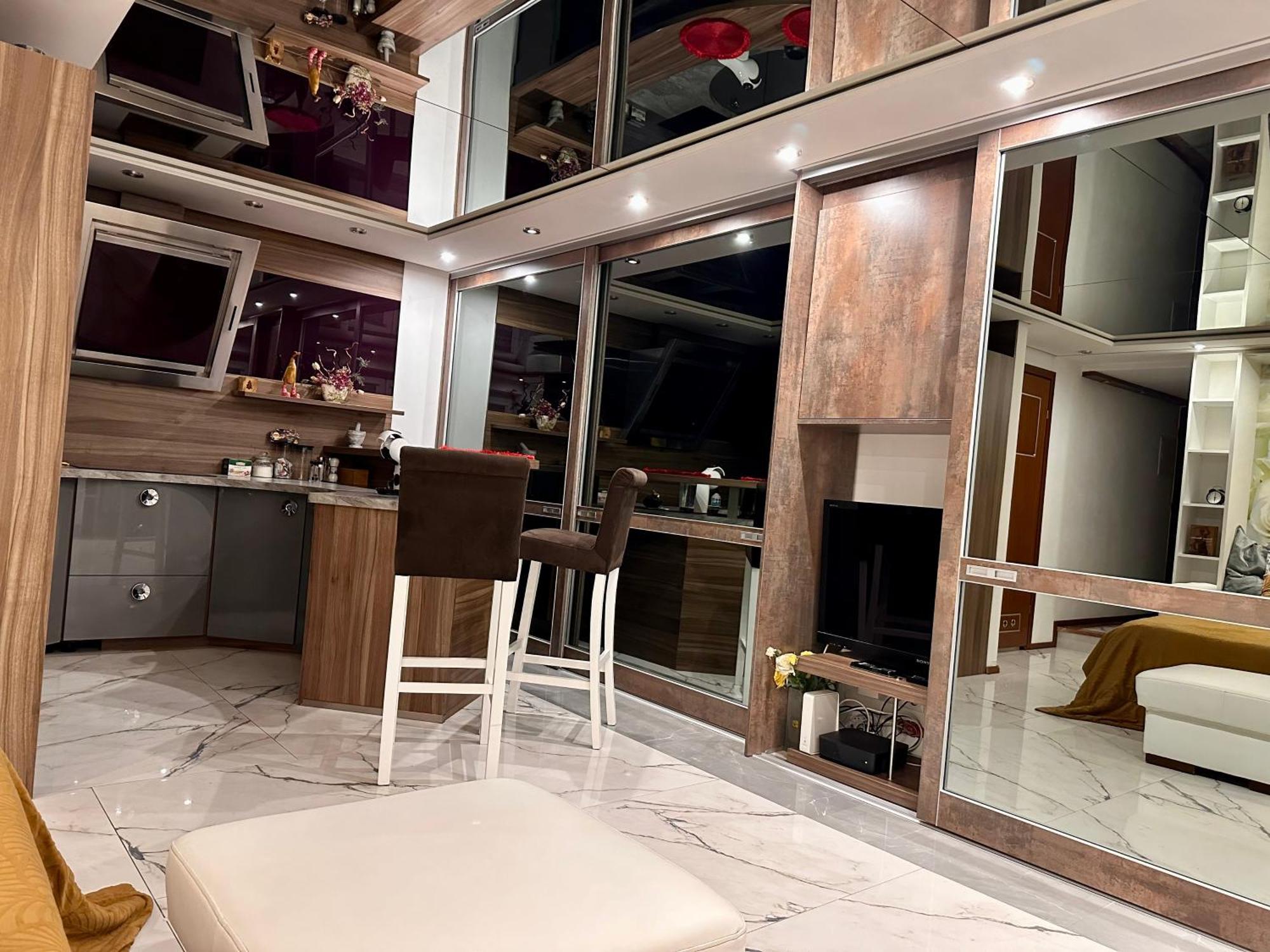 Deluxury Mirror Apartament Centrum Варшава Экстерьер фото