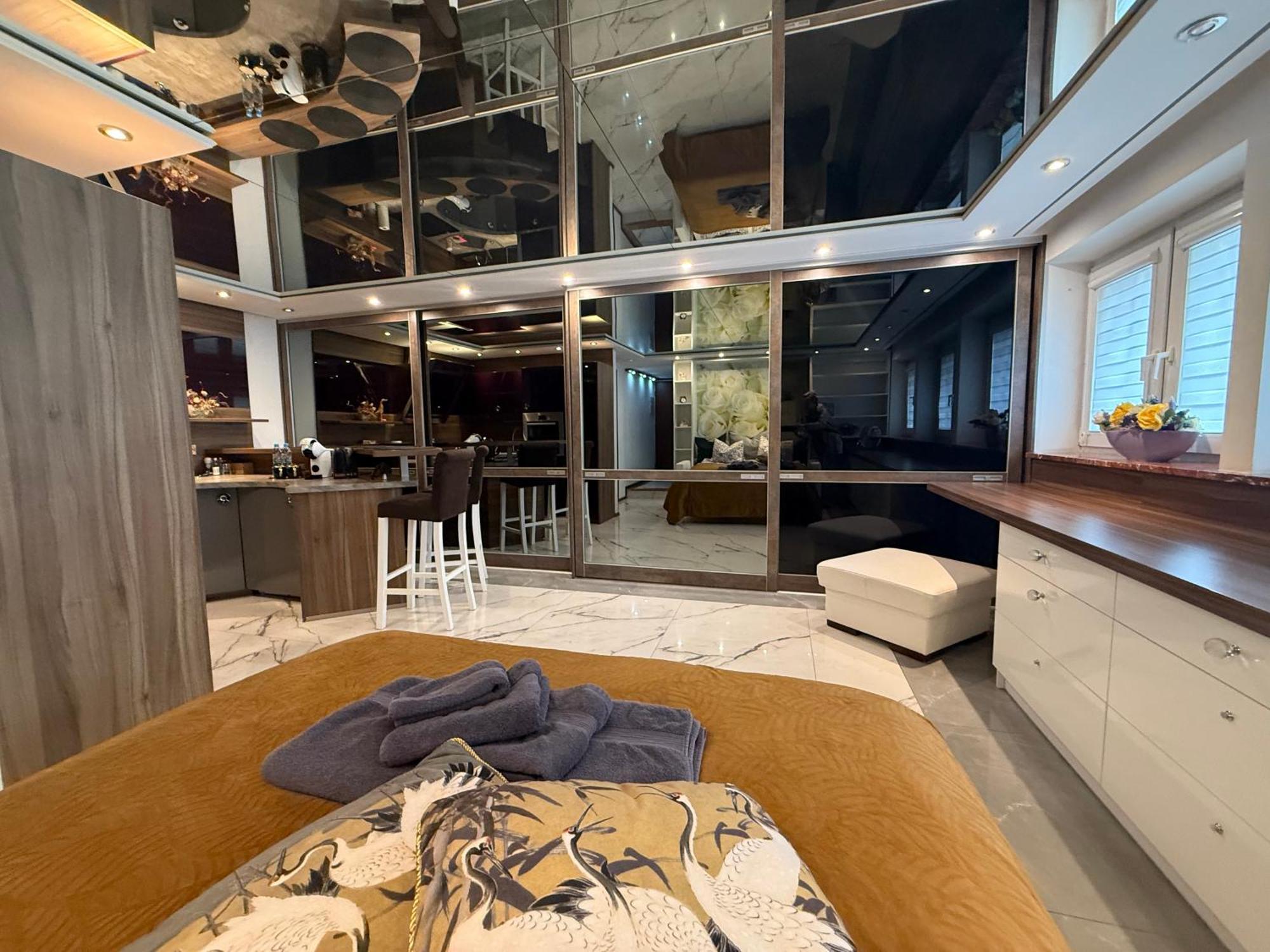 Deluxury Mirror Apartament Centrum Варшава Экстерьер фото